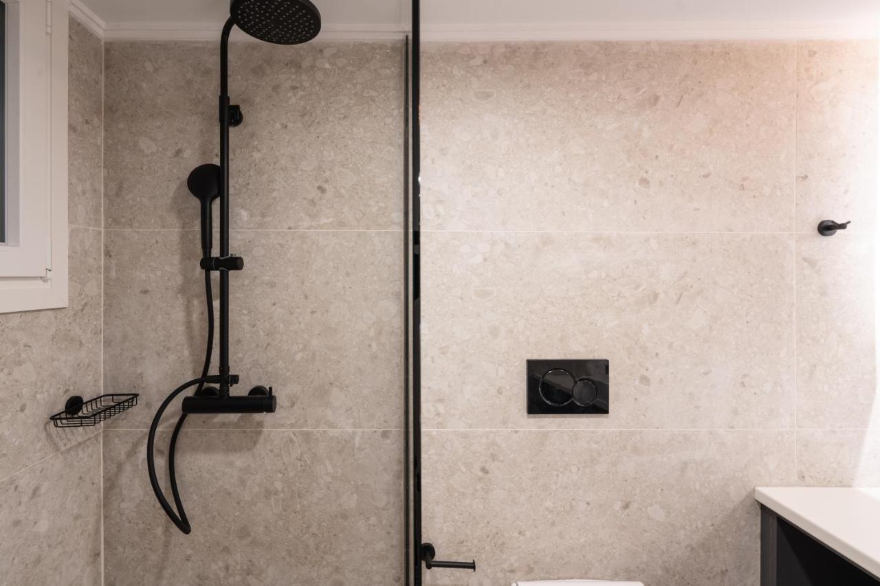 Unique 2 Bedrooms Apartment, Steps To Plaka And City Center Athen Exterior foto